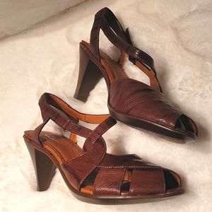 Clarks Womens 7.5M Sandals Heels Brown Leather Slingback Peep Toe Shoes